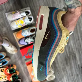Sneaker Lot size 10-11