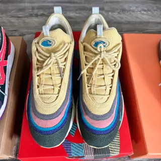 Sneaker Lot size 10-11