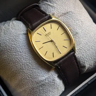 1980's Vintage Seiko Textured Oval Battery operated watch 6030-5270 | Price 99$