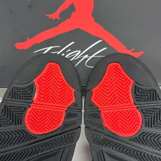 Jordan 4 Retro Red Thunder Size 9.5 $200