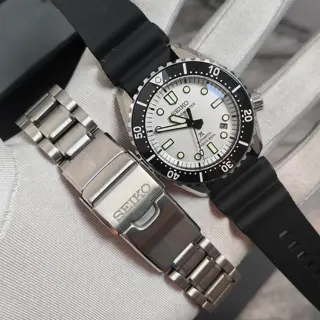 Seiko Marinemaster 300 SLA077 LNIB Full Kit + OEM Seiko Rubber Strap - $1900