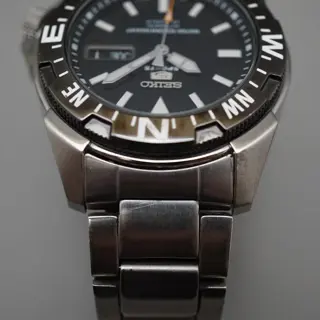 Seiko 5 Sports SNZE81 7S26 Black Dial 100M Compass Automatic Watch READ - $120