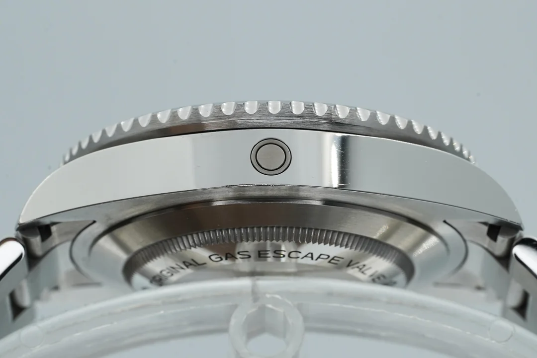 2023 Rolex Sea-Dweller 126600 43mm Stainless Steel Black Dial Boxes/Papers!