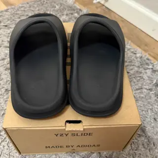 Yeezy - Slide Onyx - 9M - Lightly Used [$120]