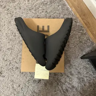 Yeezy - Slide Onyx - 9M - Lightly Used [$120]