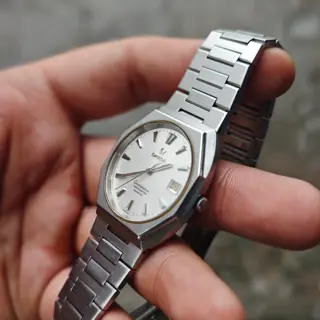 Mint condition Omega Constellation Ref. 398.0856, a COSC-certified quartz chronometer for $550 +Shipping