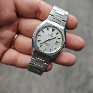 Mint condition Omega Constellation Ref. 398.0856, a COSC-certified quartz chronometer for $550 +Shipping
