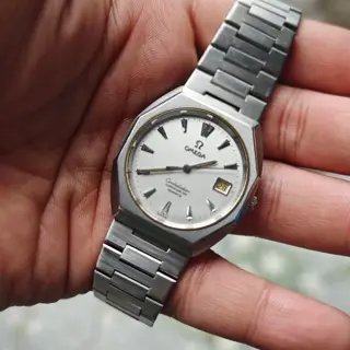 Mint condition Omega Constellation Ref. 398.0856, a COSC-certified quartz chronometer for $550 +Shipping
