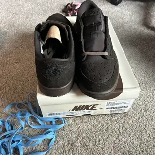 TRAVIS SCOTT + SB+ UNC 4’s SIZE 10.5-11