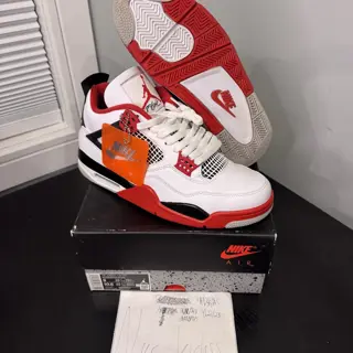 Jordan 4 fire red 2020 Sz 9 $160