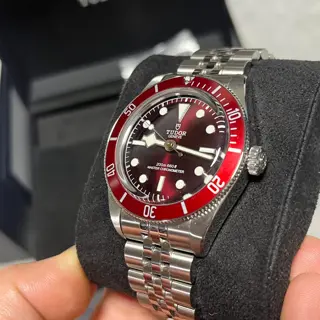 2025 New Release Tudor Black Bay 58 Burgundy on Jubilee Bracelet M7939A1A0RU