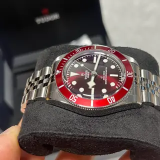 2025 New Release Tudor Black Bay 58 Burgundy on Jubilee Bracelet M7939A1A0RU