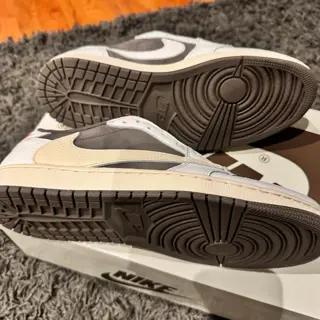 DS Jordan 1 OG x Travis Scott Reverse Mocha size 11: $1450