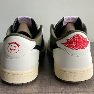 Travis Scott Medium Olive Size 10.5 DSWT {$550 + s/f}