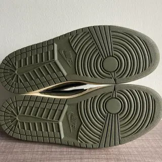 Travis Scott Medium Olive Size 10.5 DSWT {$550 + s/f}