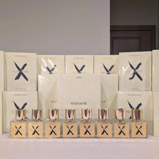 Amouage, BDK, Byredo, Clive Christian, Creed, Kilian, Kajal, Essential Parfums, Initio, Maison Francis Kurkdjian, Memo Paris, Mind Game, Nishane, Fragrance Du Bois, Penhaligon’s, PdM, Serge Lutens, Stephane Humbert Lucas, Sospiro, Roja,The Harmonist, Tom Ford, Xerjoff, YSL (bottle)