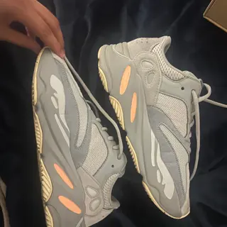 Yeezy 700 inertia 260 shipped