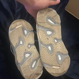 Yeezy 700 inertia 260 shipped
