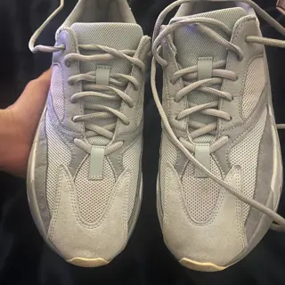 Yeezy 700 inertia 260 shipped