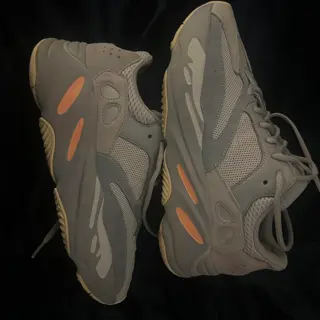 Yeezy 700 inertia 260 shipped