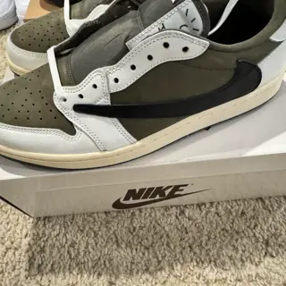Jordan, Travis, Sb Dunk sz 11: $50-$525 spring cleaning