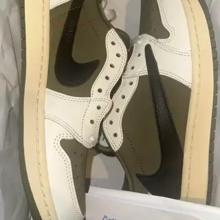 AJ1 TS medium olive & Cactus Jack Merch