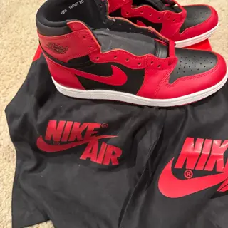 DS Jordan 1 Hi ‘85 Varsity Red size 10.5m $225 shipped and invoiced