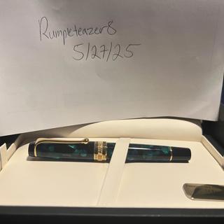 Aurora Optima Green Auroloide with a gold stub