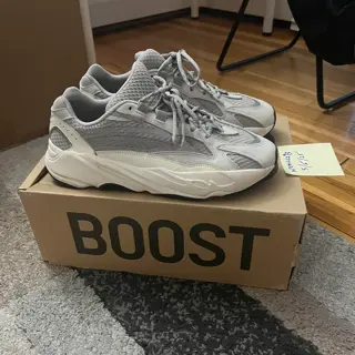 Yeezy Boost 700 V2 statics size 12