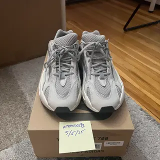 Yeezy Boost 700 V2 statics size 12