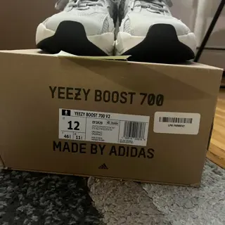 Yeezy Boost 700 V2 statics size 12