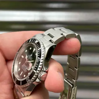 Rolex Submariner Date 40mm Ref.16610 Box & Papers
