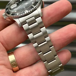 Rolex Submariner Date 40mm Ref.16610 Box & Papers