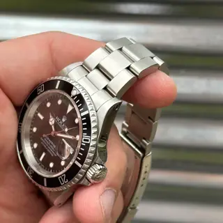 Rolex Submariner Date 40mm Ref.16610 Box & Papers