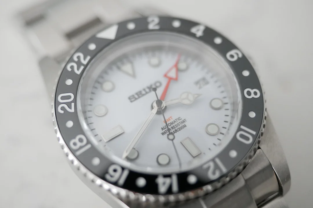 Seiko NH34 GMT homage Rolex 6542 albino oreo