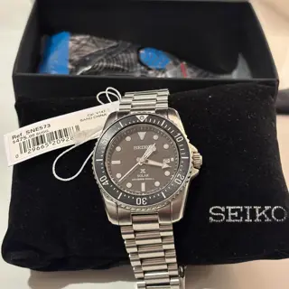 Seiko SNE573 solar diver + extras.