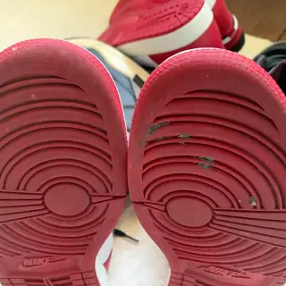 Air Jordan 1 retro high og Chicago (2015) and black toe (2025) used size 11.5