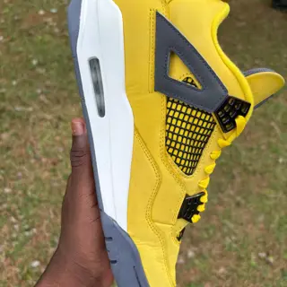 Jordan 4 lighting size 8.5 $100
