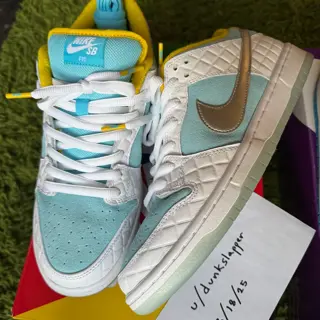 Nike SB Dunk Lows - Size 10
