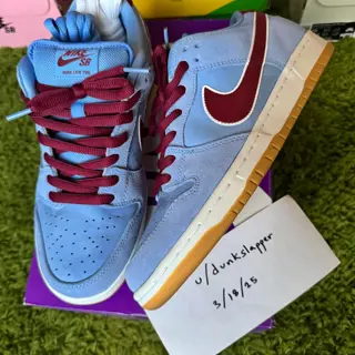 Nike SB Dunk Lows - Size 10