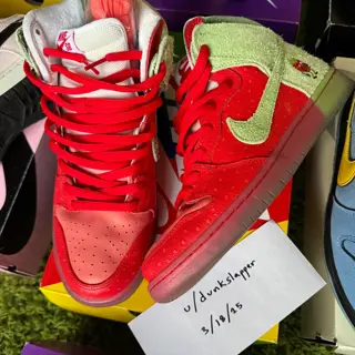 Nike SB Dunk Lows - Size 10