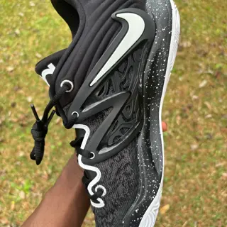 KD 15 Black White Speckled SZ 11 $50