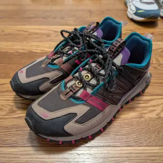 Some New Balances and a Saucony - Sizes 9 - 10