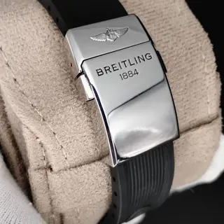 A Stunning Breitling Superocean Heritage II 300M 42 mm. On rubber strap. AB201012/BF73 Full Set