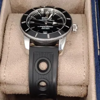 A Stunning Breitling Superocean Heritage II 300M 42 mm. On rubber strap. AB201012/BF73 Full Set