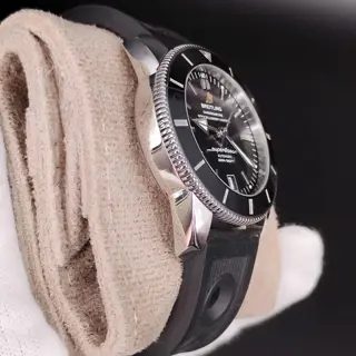 A Stunning Breitling Superocean Heritage II 300M 42 mm. On rubber strap. AB201012/BF73 Full Set