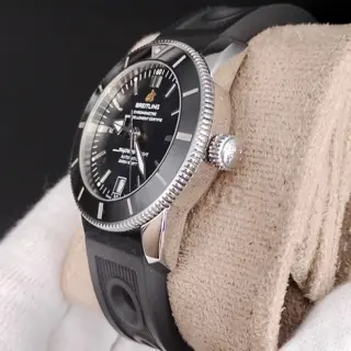 A Stunning Breitling Superocean Heritage II 300M 42 mm. On rubber strap. AB201012/BF73 Full Set