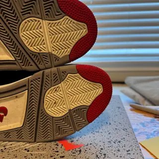 Jordan 4 Bred Reimagined SZ 9 for SZ 9.5