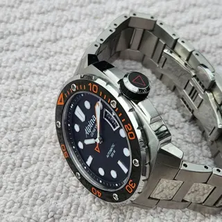 Alpina Extreme Diver 300 Orange on bracelet - Full Kit - excellent condition - spare links - AL-525LBO4V26B