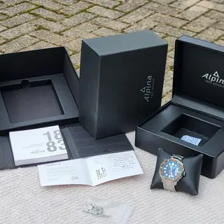 Alpina Extreme Diver 300 Orange on bracelet - Full Kit - excellent condition - spare links - AL-525LBO4V26B